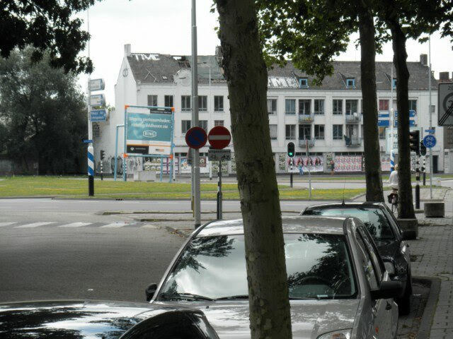Zicht op oude pand Autolichtstad. Frankrijkstraat/Marconieplein 2011