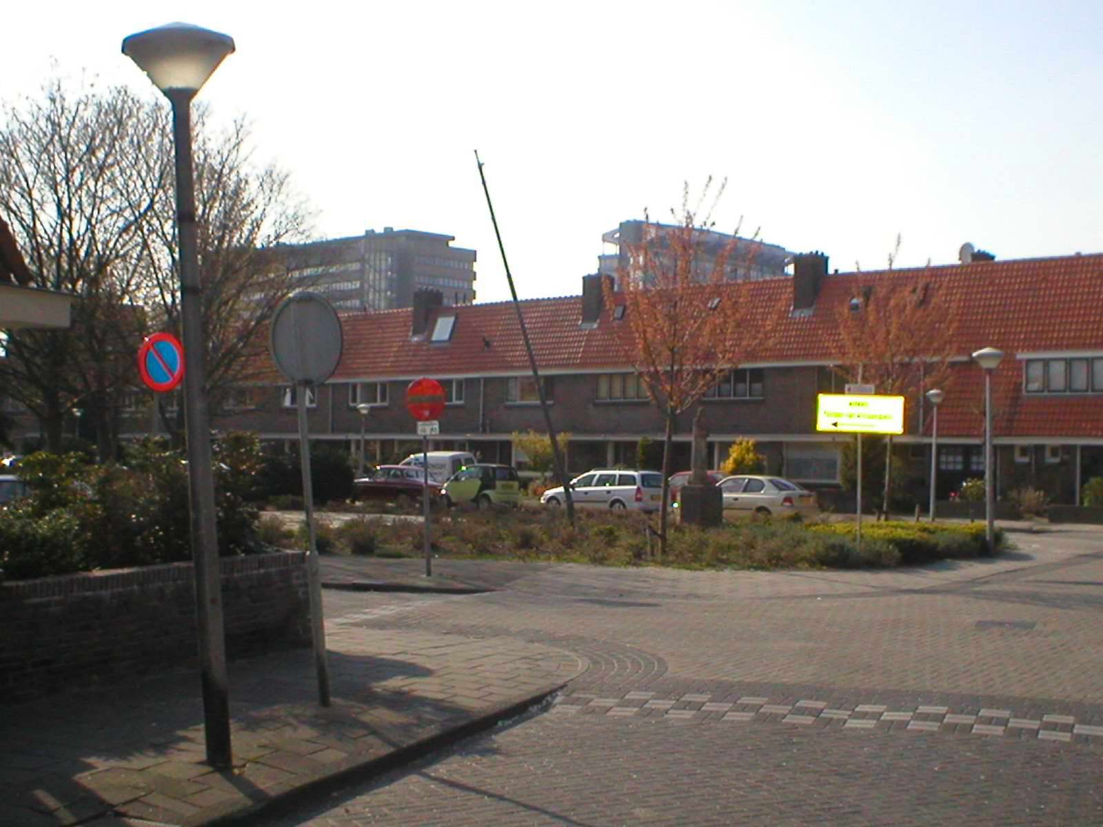 De Barrier, De Pastoor Van Arsplein, met nog zichtbaar Philips rekenecentrum